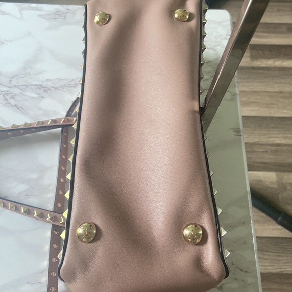 🇮🇹VALENTINO GARAVANI VITELLO ROCKSTUD Bag/Tote in ROSE WATER with COA & insert - Picture 10 of 16